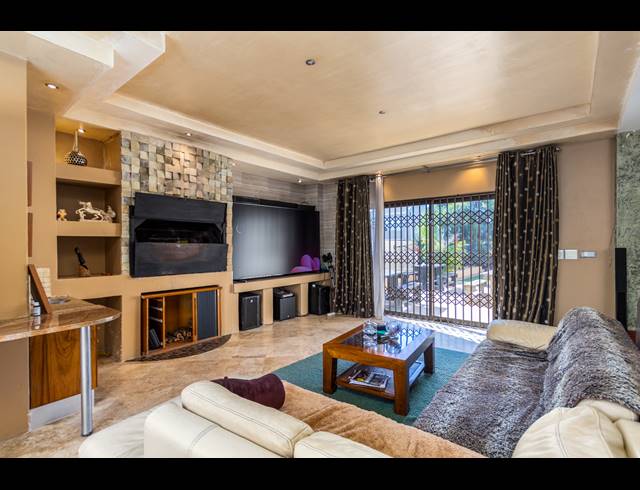 3 BEDROOM HOUSE TO LET IN WEST BEACH
